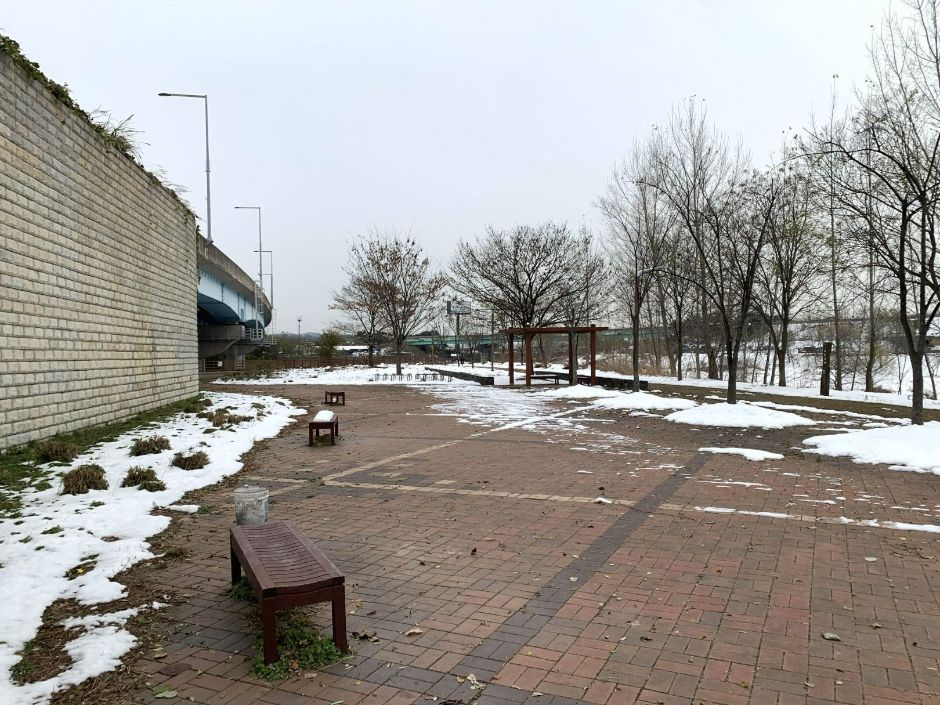 두리생태공원_휴게 의자2