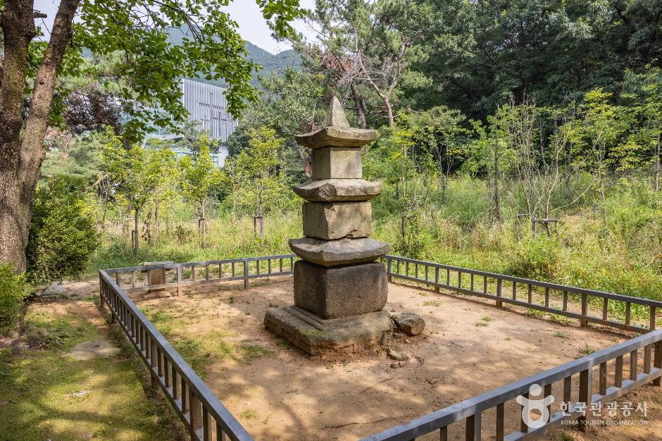 봉일사지삼층석탑