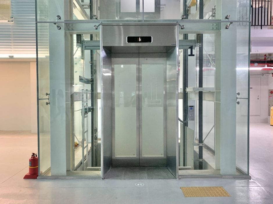 상상플랫폼_1층 중앙 뮤지엠엘 방면 엘레베이터