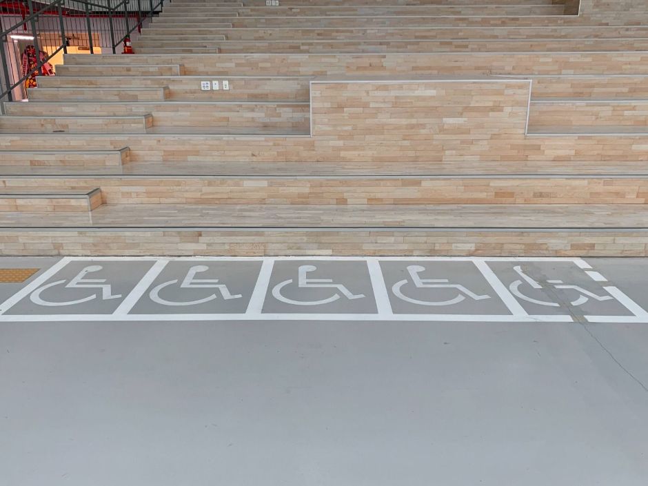 상상플랫폼_1층 중앙 휴게존 휠체어 전용석