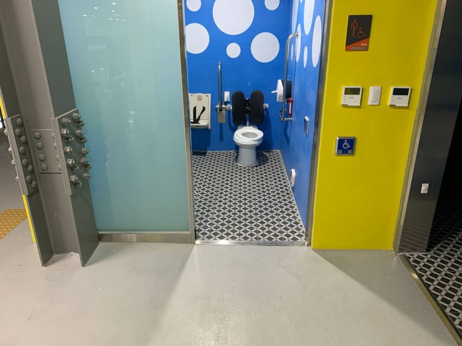 상상플랫폼_3층 중앙 엘리베이터 앞 장애인 화장실(남) 출입구