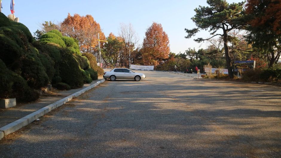 수봉공원_수봉공원 인천통일관 방면 주차장 전경