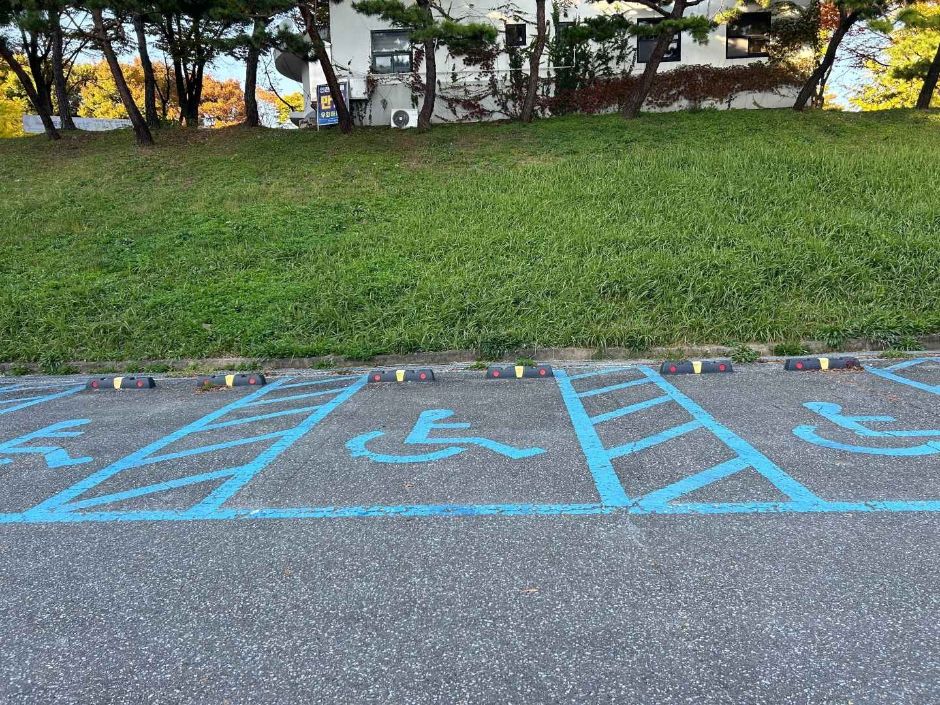 인천대공원치유숲길_장애인 주차장(제1주창 입구에서 바로 우측에 위치)