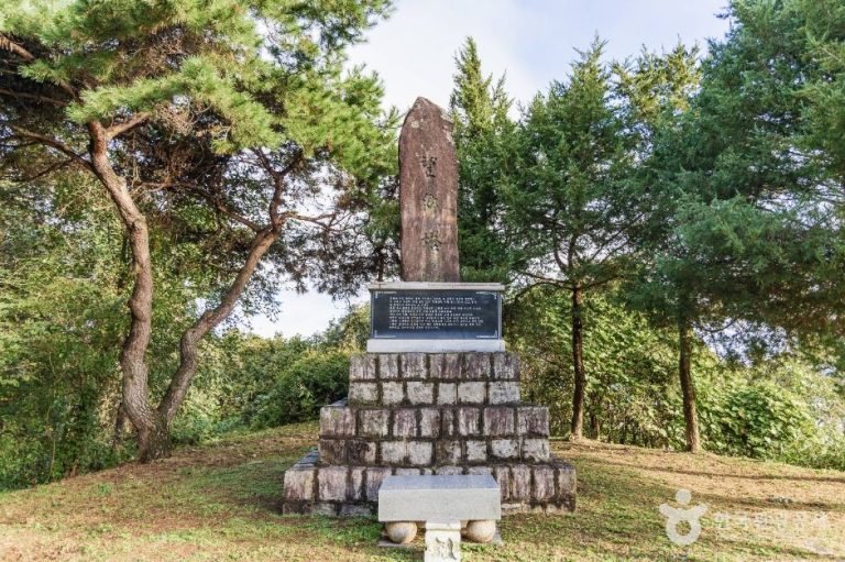 [강원] 김화군민 망향탑