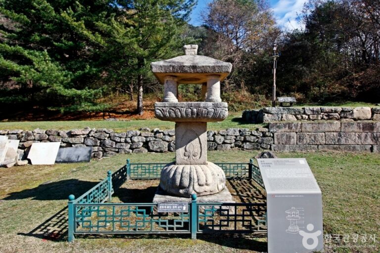 [충북] 충주 미륵대원지 사각석등