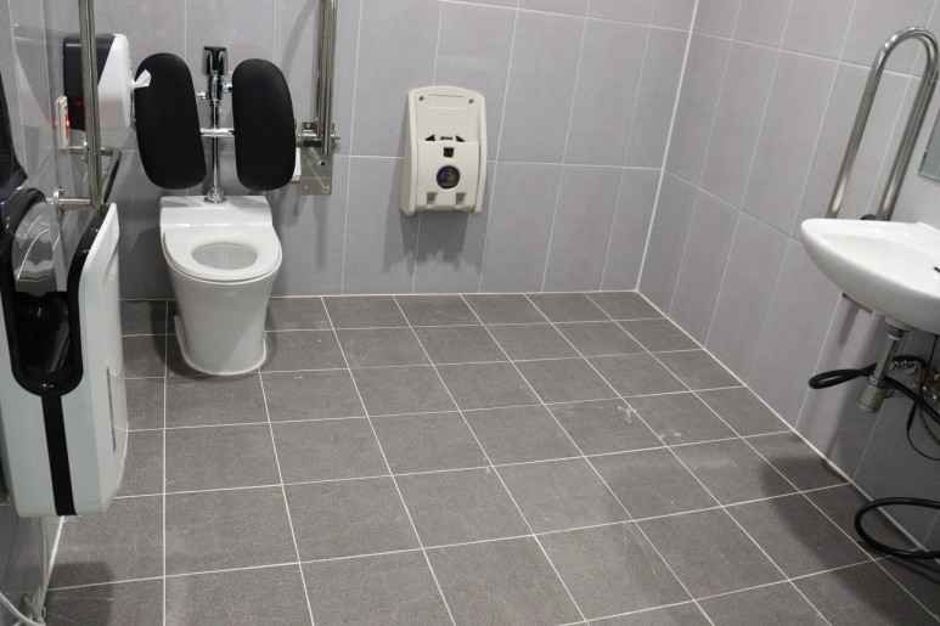 광천선굴_장애인화장실내부