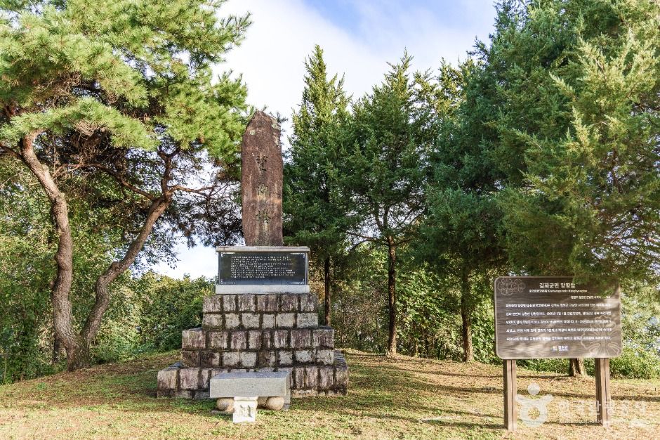 철원_김화군민 망향탑 (1)