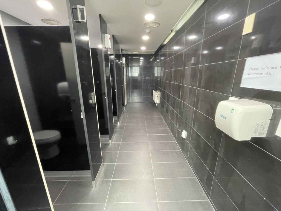 봄내길7코스_북한강물새길_안내소 비장애인화장실 내부2