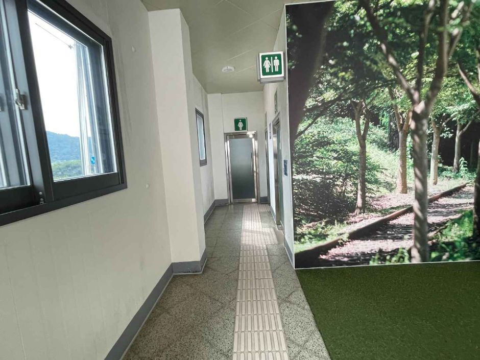 봄내길7코스_북한강물새길_안내소 통로 및 시각장애인편의시설