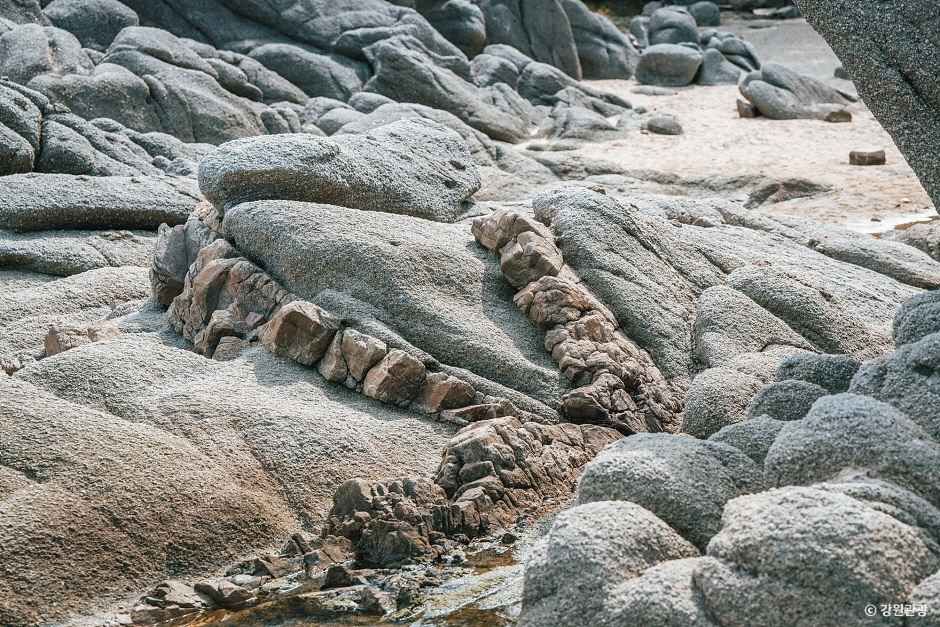 고성_송지호 해안 서낭바위 (7)