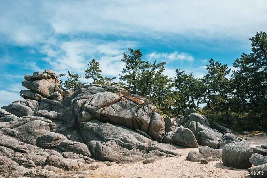 고성_송지호 해안 서낭바위 (9)