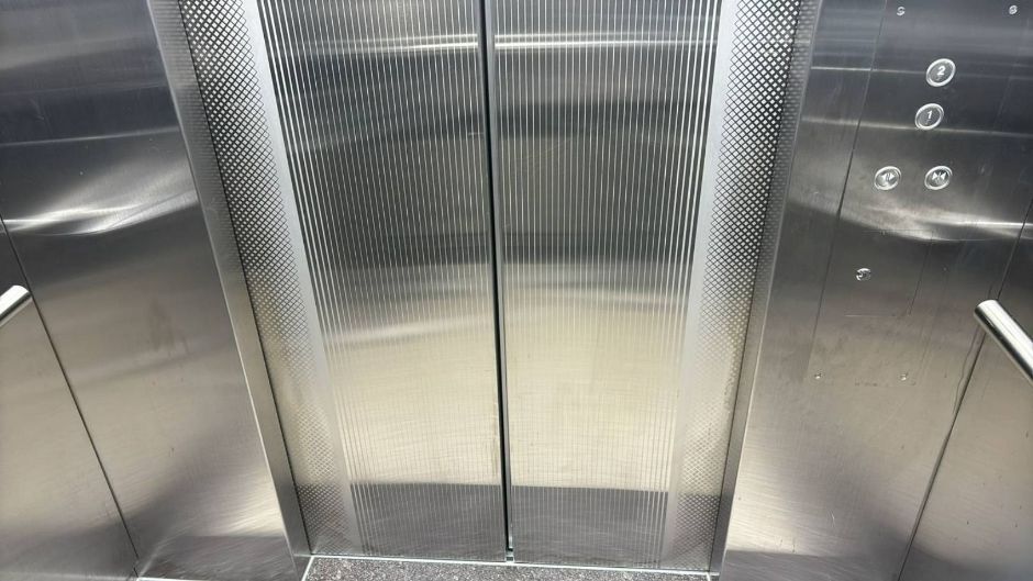 아동청소년친화공간 꿈이랑_ 입구에서 들어가서 오른쪽 엘레베이터 내부