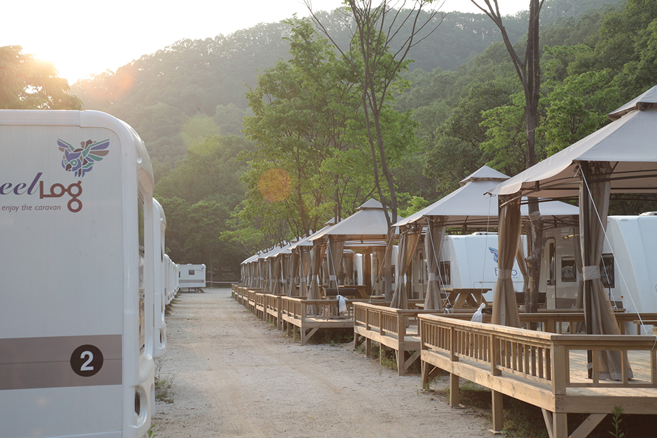 왕터리조트_카라반입구