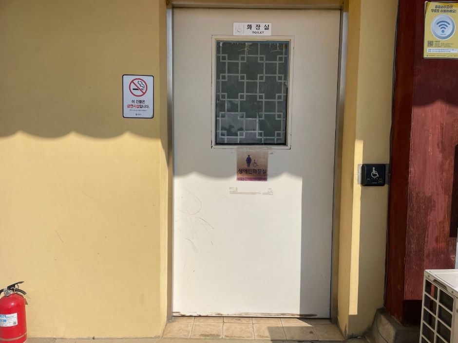 강원감영_장애인화장실_출입구