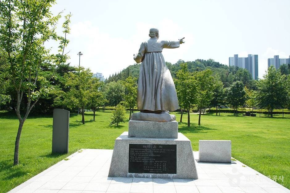 윤희순의사 동상 (02)