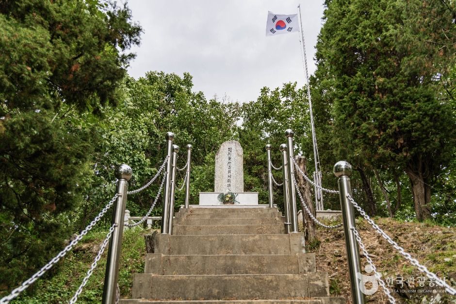 양구_펀치볼지구전투전적비 (3)