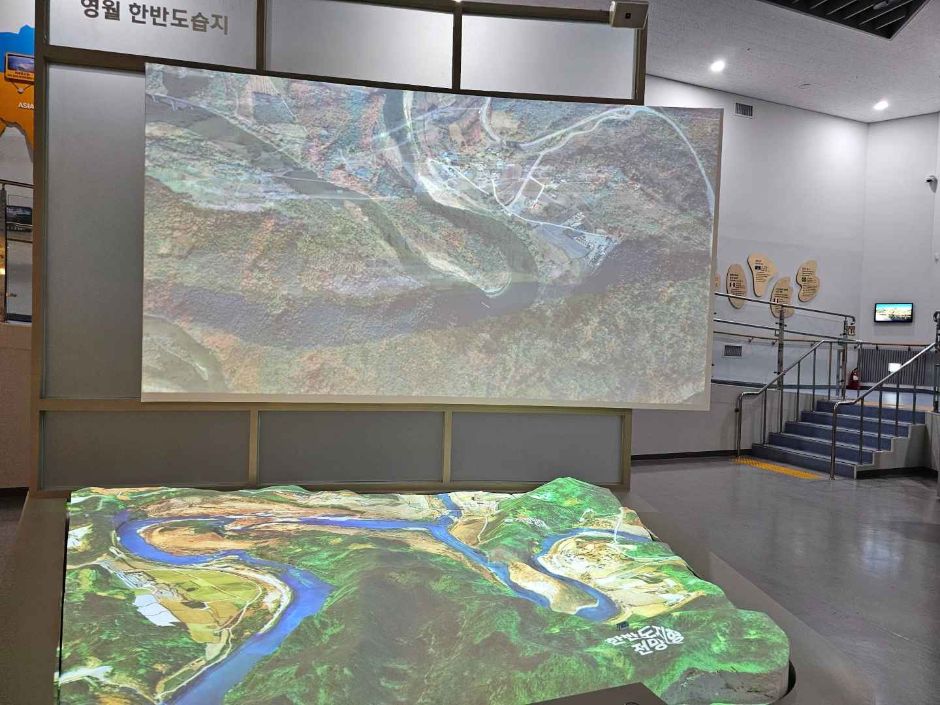 한반도습지생태문화관_제1전시실내부_경사도 0