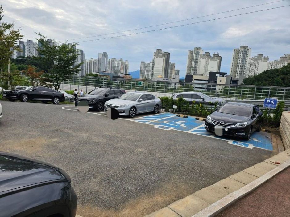 갈매구릉산자락길_장애인주차장