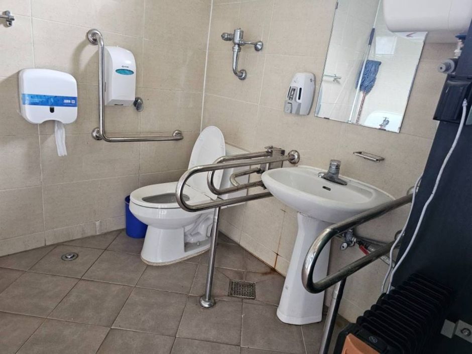 갈산공원_장애인화장실