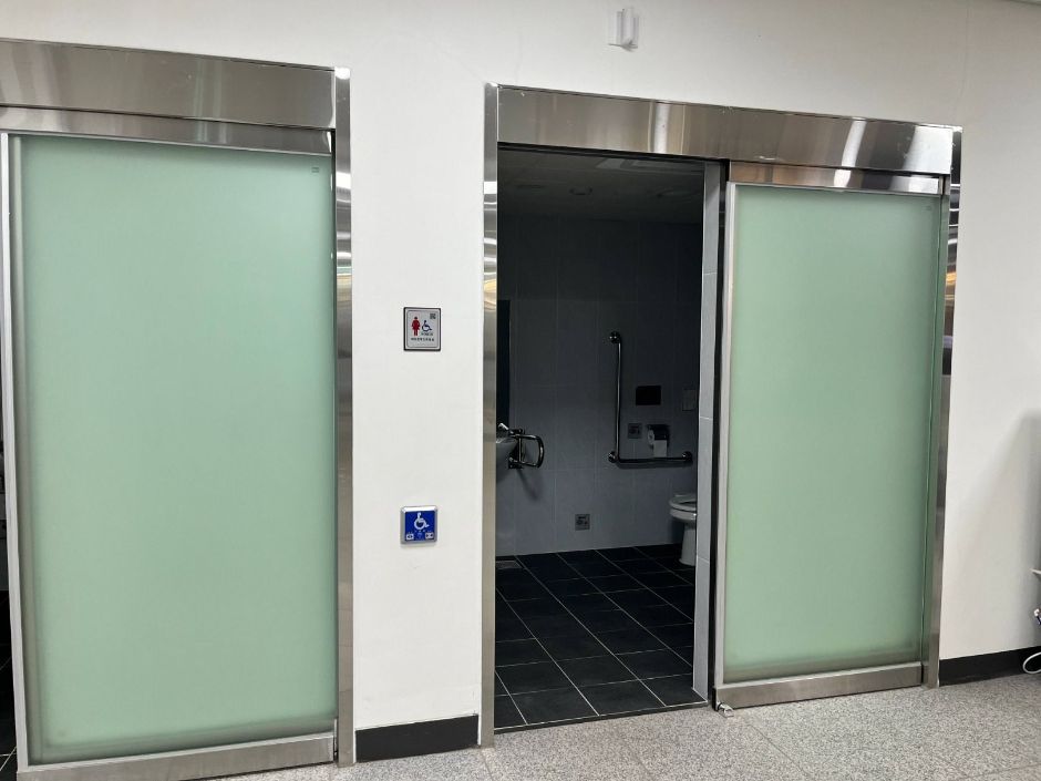 고양드론앵커센터_1층 주 출입구 정면 10m 장애인화장실