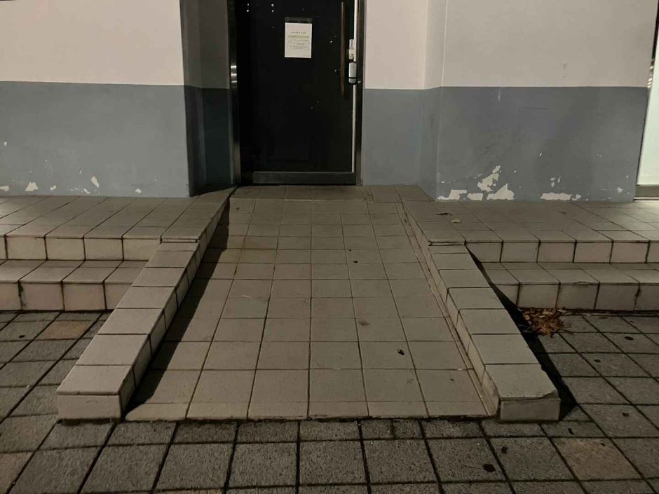 군포중앙공원_장애인화장실경사로