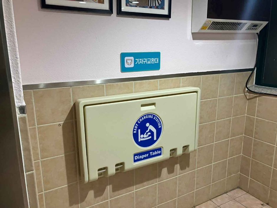 군포중앙공원_기저귀교환대