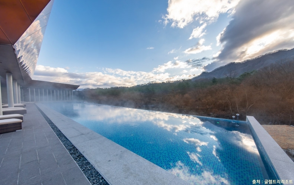 경기도_가평군_글램트리리조트_수영장