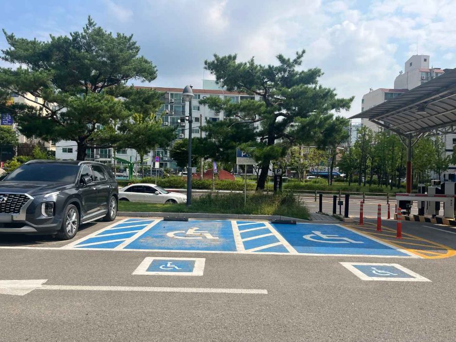 만석공원_장애인주차장
