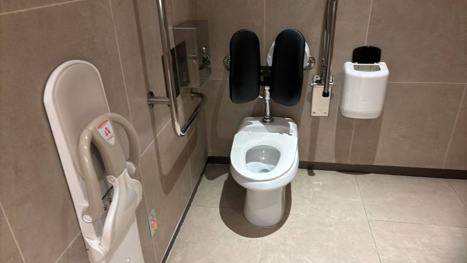 스타필드 시티 부천_장애인화장실 변기