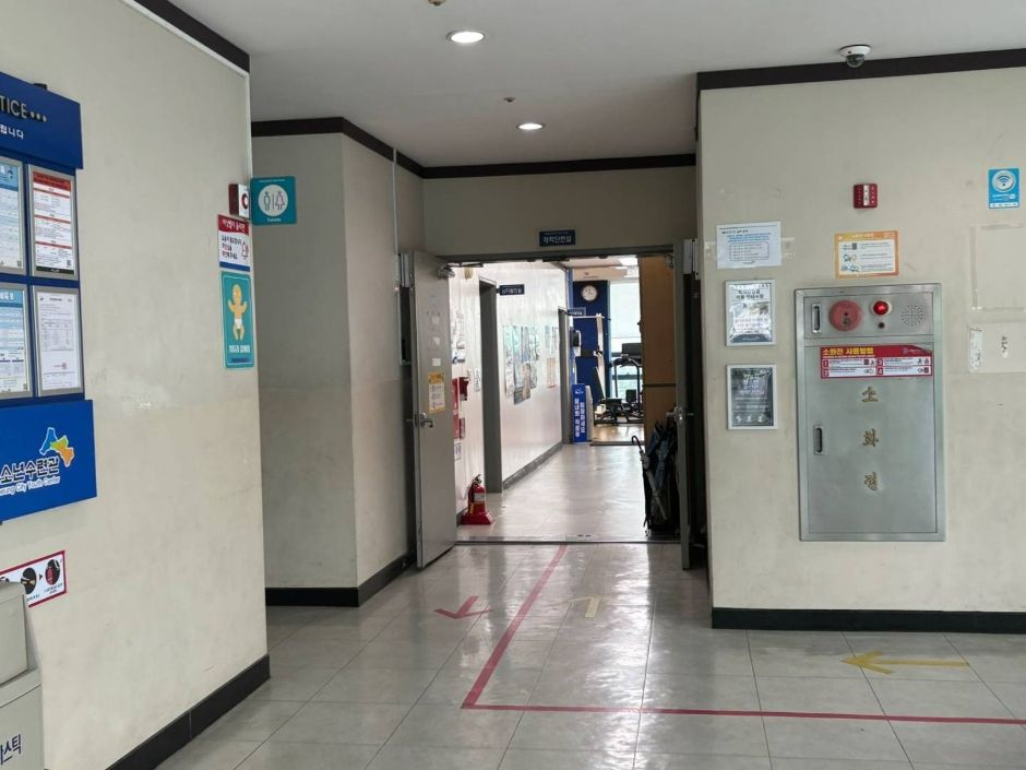 시흥시청소련수련관_ 2층 우측 헬스장