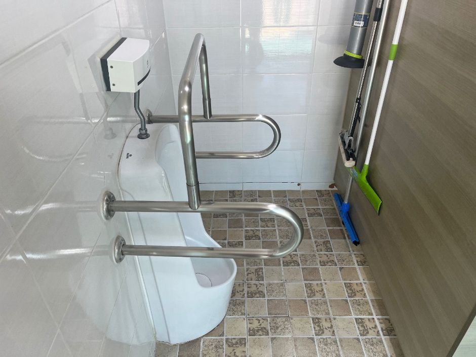 안성맞춤랜드 주차장1 장애인화장실 내부2