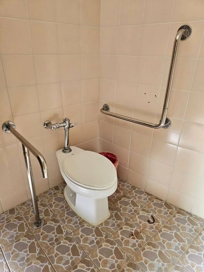 쉬자파크_ 장애인화장실내부