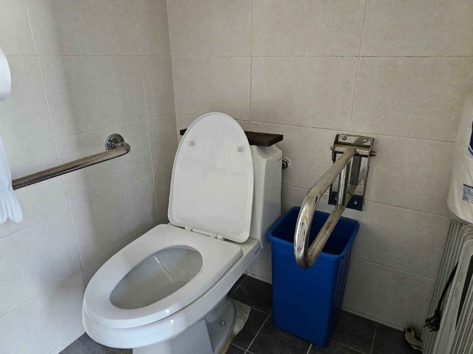 연천호로고루_장애인화장실내부