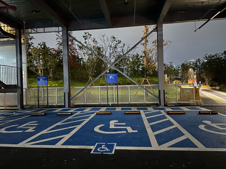 영흥수목원_주차장