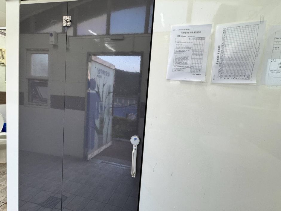 오남호수공원_장애인화장실 출입문