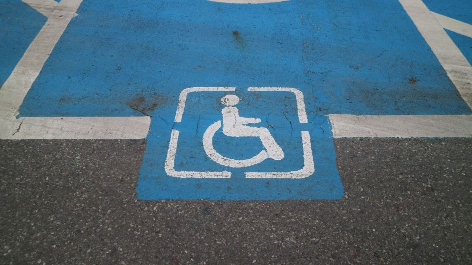 용인특례시 가상현실스포츠체험센터_입구 장애인 주차장 14면 주차구역