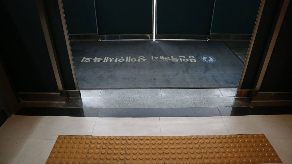 용인특례시 가상현실스포츠체험센터_입구 출입문