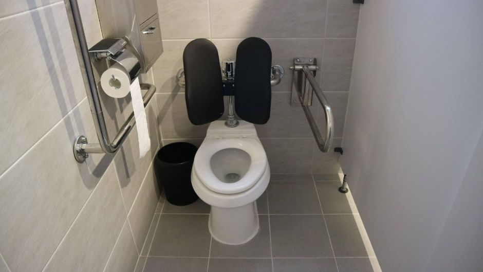 용인특례시 가상현실스포츠체험센터_장애인 화장실(여) 내부