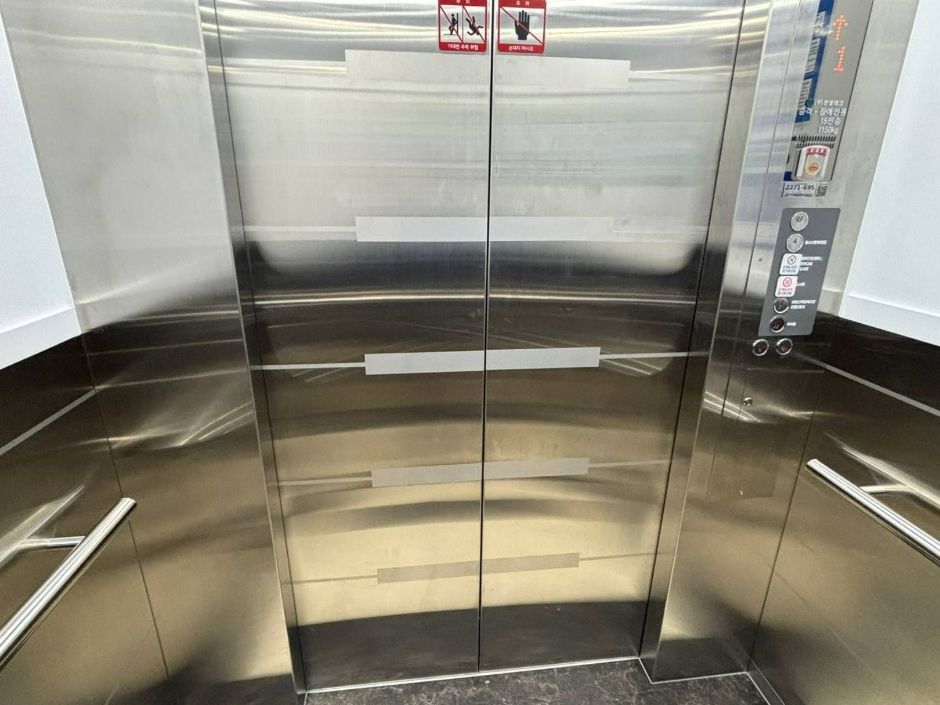 은계2어울림센터_주출입문에서 직진 후 우측 엘레베이터