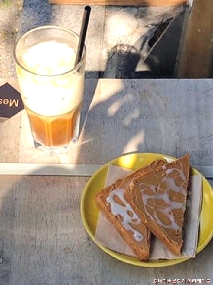 서울_성동구_메쉬커피_상차림