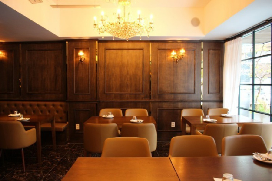 밴건디스테이크하우스_내부 전경