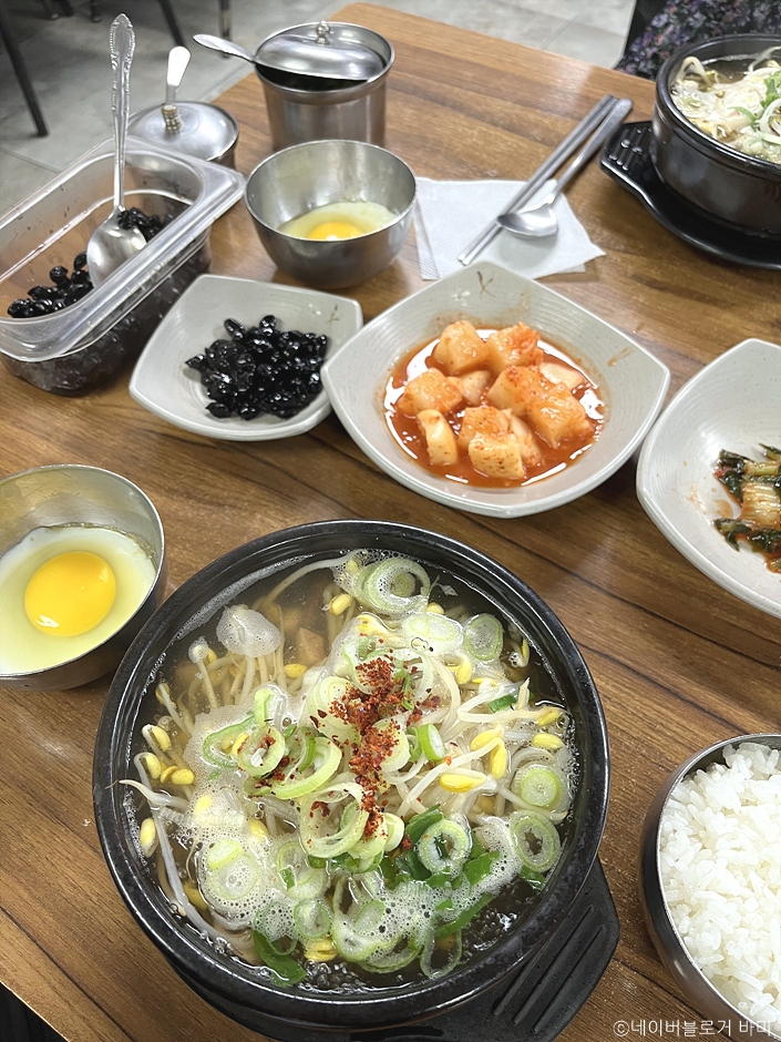 서울_성동구_비사벌전주콩나물국밥_상차림