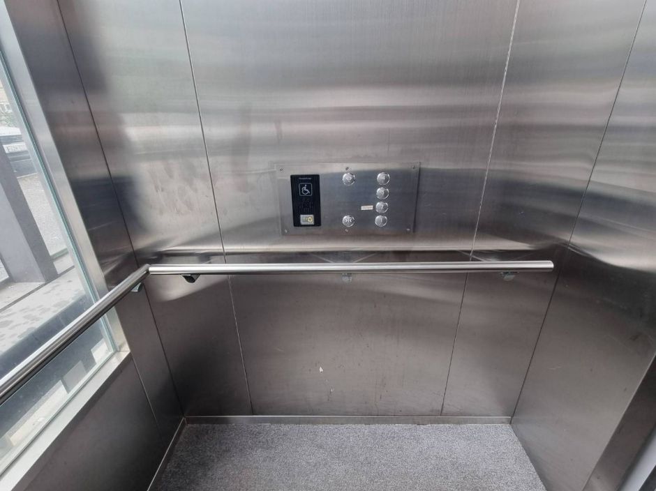 스태픽스_엘레베이터 내부