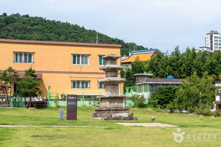 [충남] 서산동문동오층석탑 및 당간지주