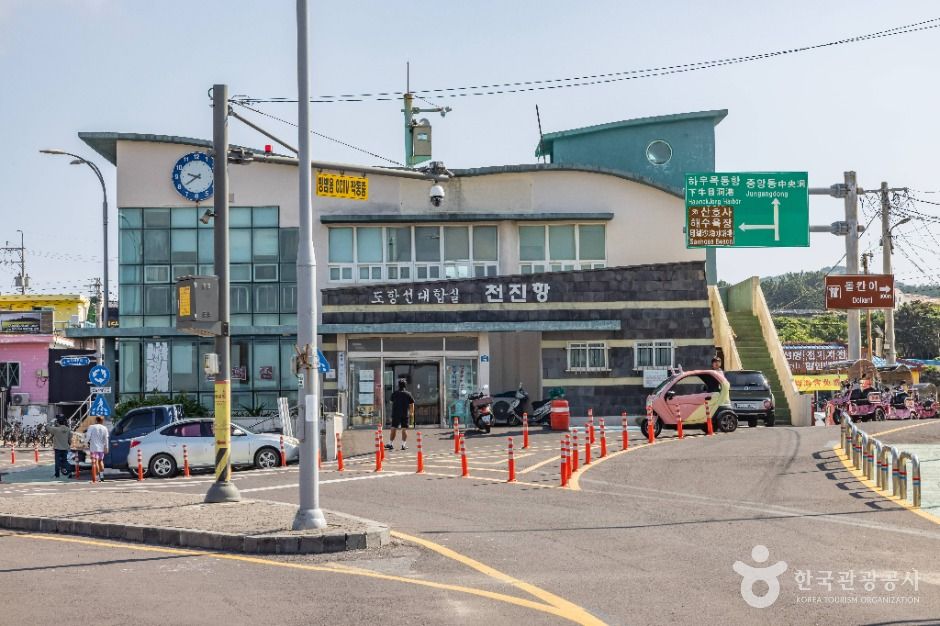 [제주] 제주 우도 천진항 대합실