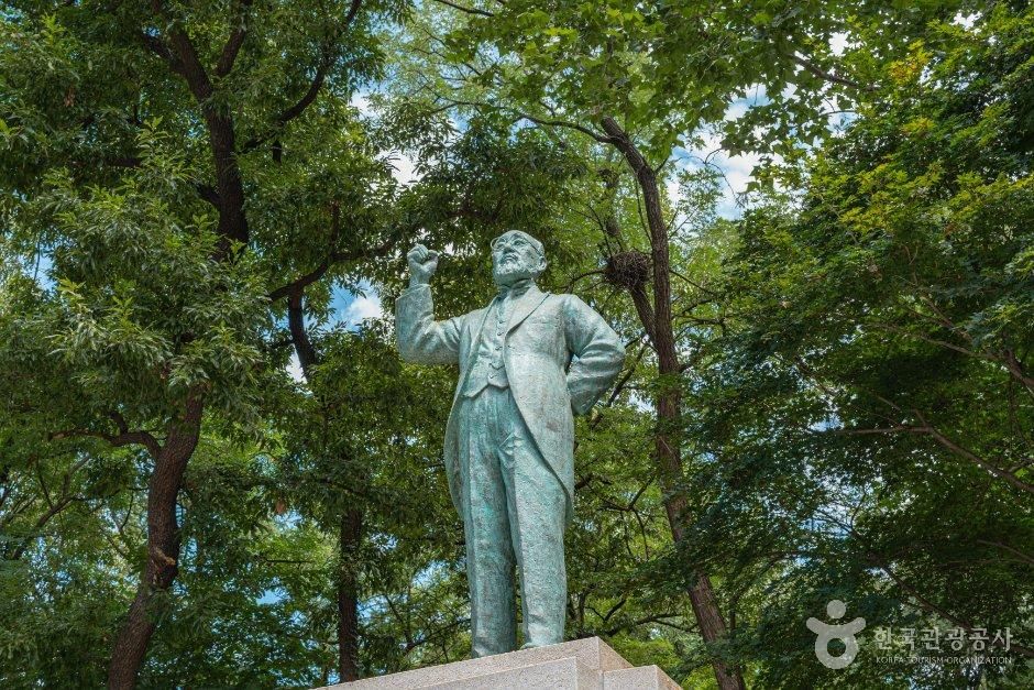 [서울] 남강이승훈선생동상