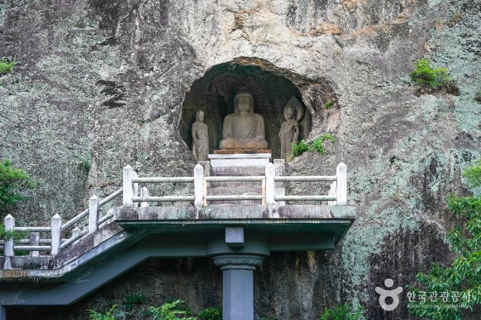 [대구] 군위 아미타여래삼존 석굴